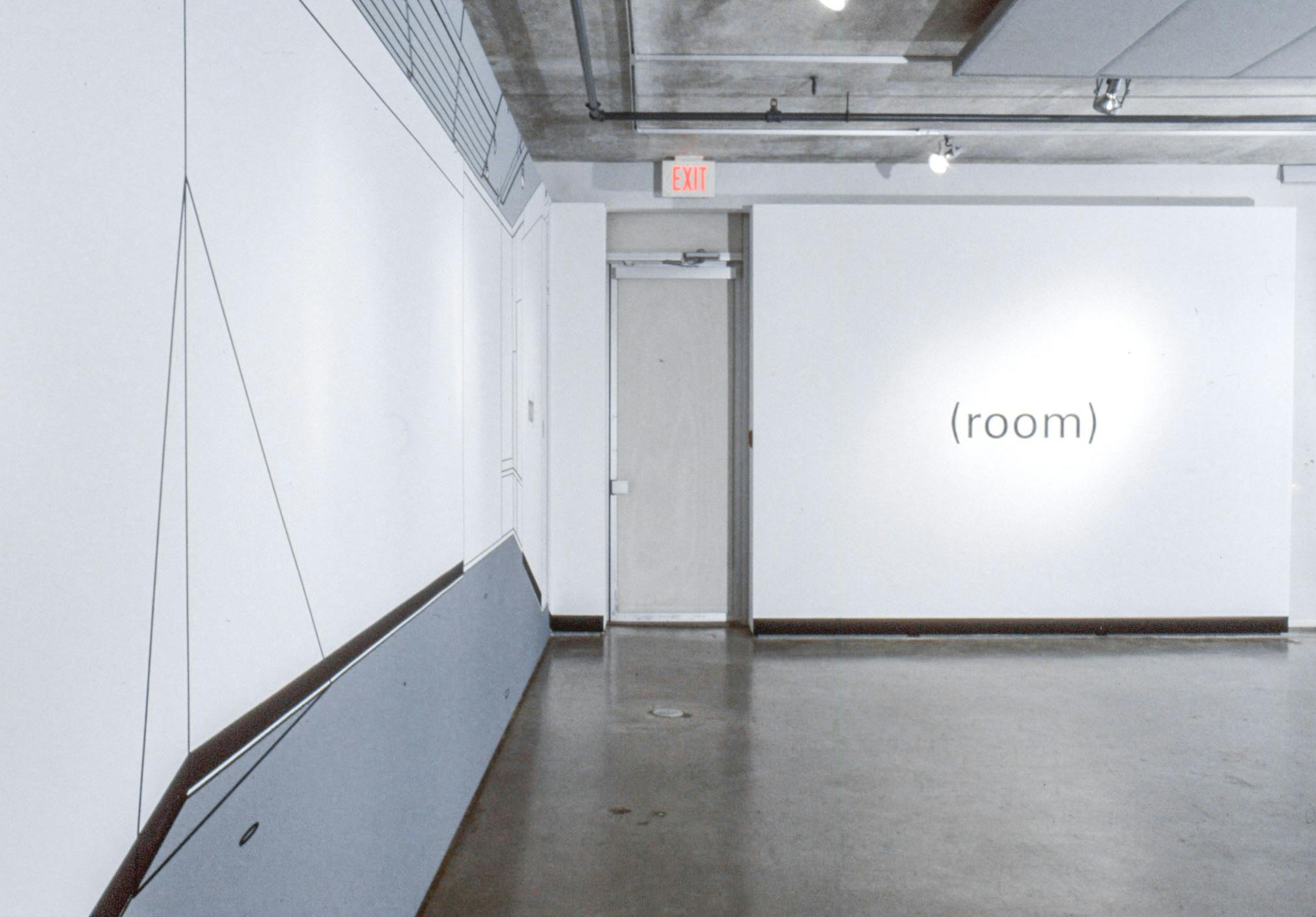 Installation image of Nestor Krüger’s art exhibition. The word, “(room)” is printed on a white gallery wall. A wall painting mirroring the gallery’s interior is done on the other wall that intersects with the aforementioned wall. 