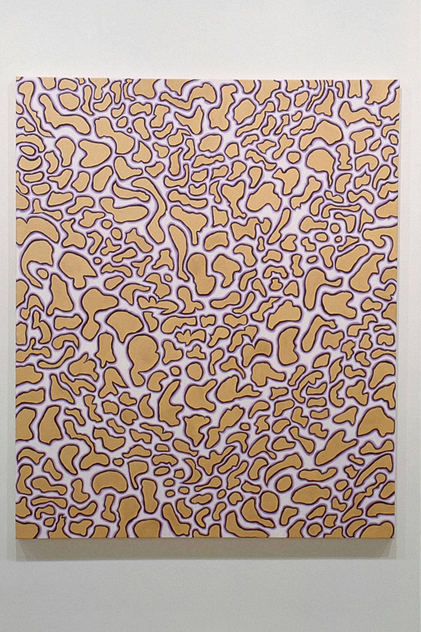 A large-sized abstract painting is installed on the gallery wall. The painting has a gold leopard-pattern on a white background. Contours of all gold figures are shadowed by purple thin lines. 
